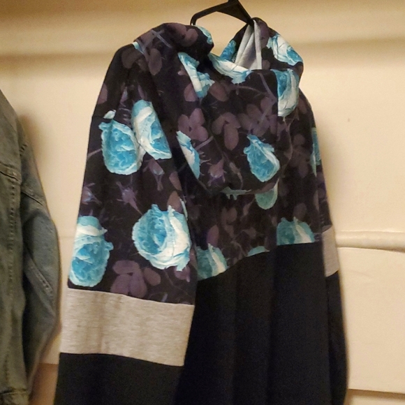 Three Color Hoodie - Picture 2 of 2